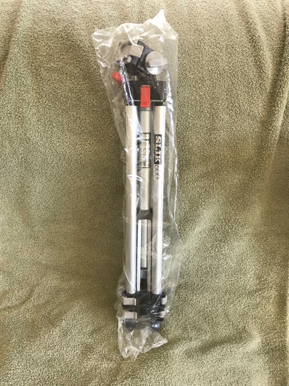 VTG SLIK Insta-Lok Model 613-060 Camera Tripod, 3 Section Legs, Light,NEVER USED